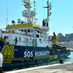 La nave ong Humanity 1 arrivata ad Ancona con 106 migranti